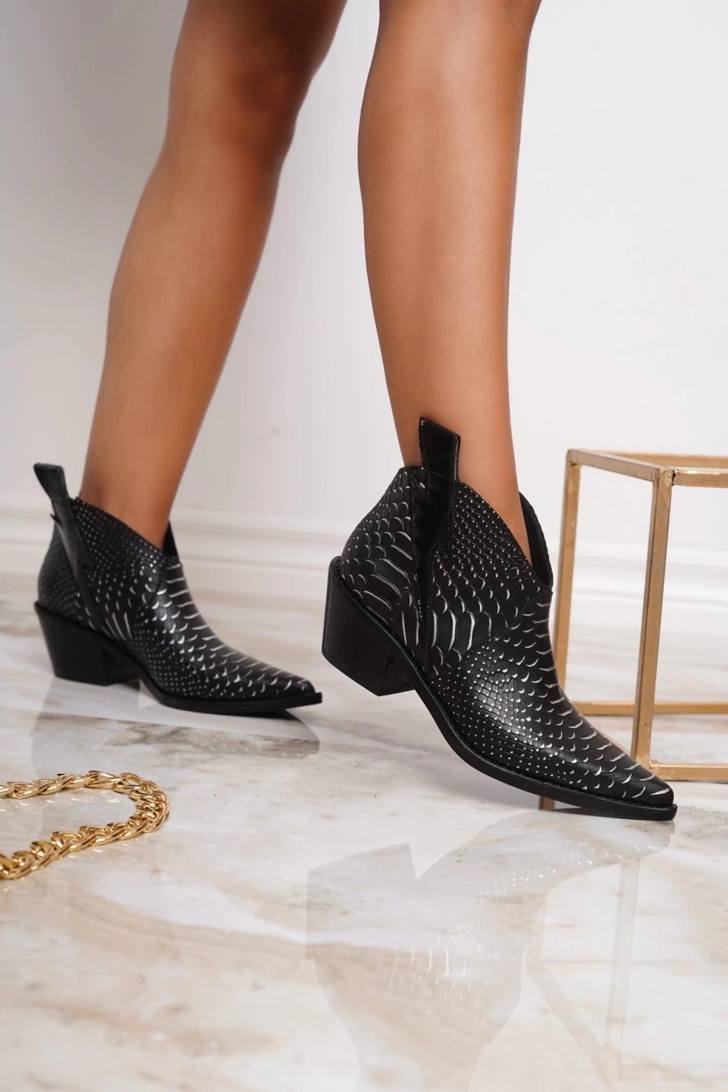 Olympia Negro Crocco